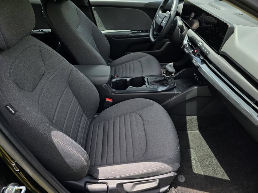 Used 2025 Kia K4 EX FWD image 39