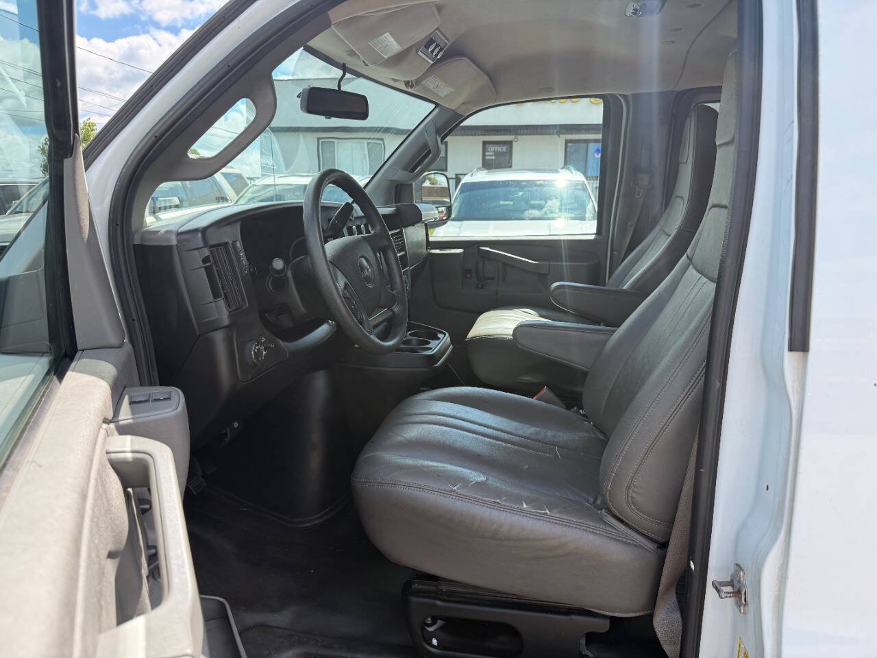 Used 2017 GMC Savana 3500 LS RWD image 19