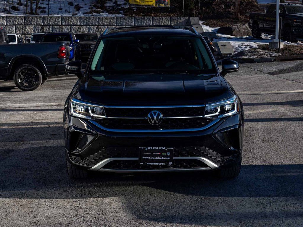 Used 2023 Volkswagen Taos SEL AWD/4WD image 2