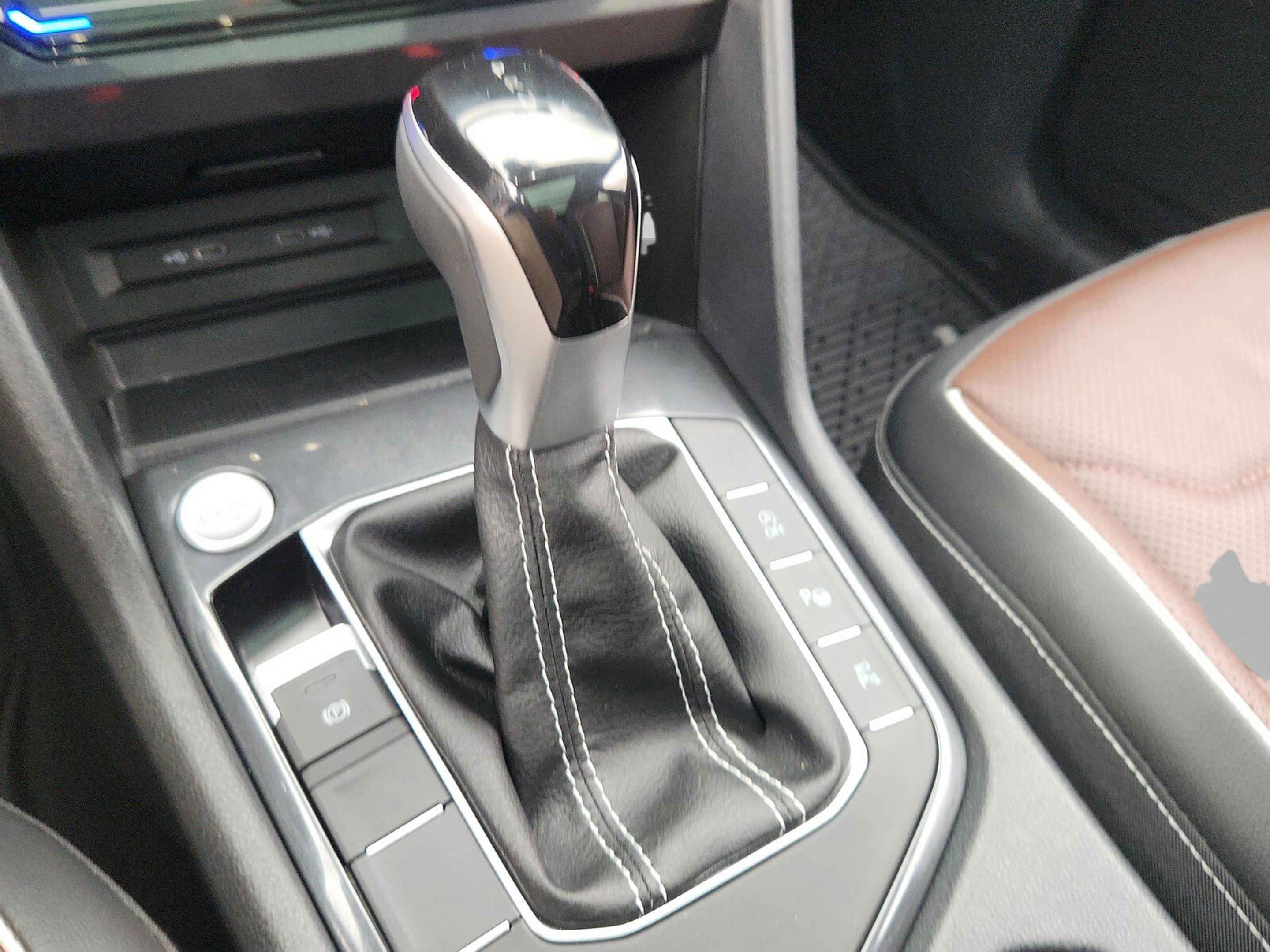 Used 2024 Volkswagen Tiguan SEL R-Line image 17