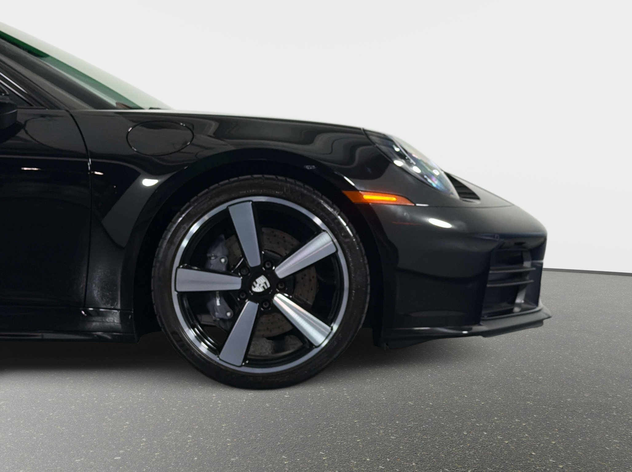 Used 2025 Porsche 911 Carrera RWD image 3