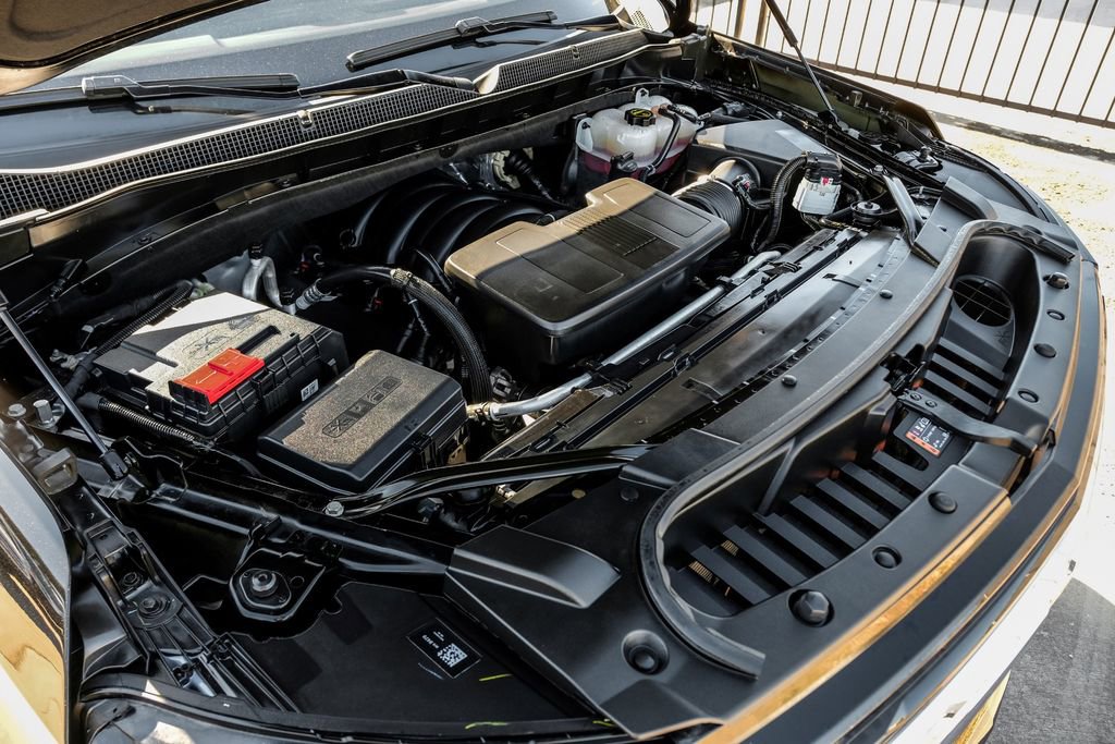 Used 2025 Chevrolet Suburban LS image 53