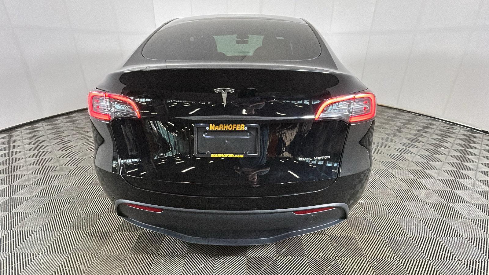 Used 2024 Tesla Model Y Long Range AWD/4WD image 3