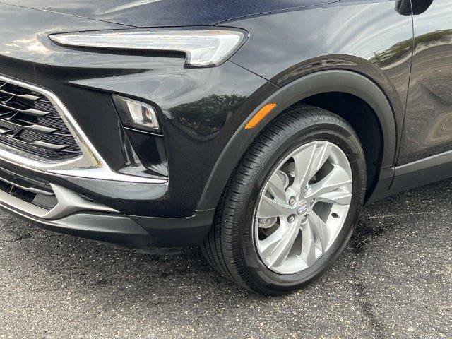 Certified 2024 Buick Encore GX Preferred w/ Advanced Technology Package FWD image 9