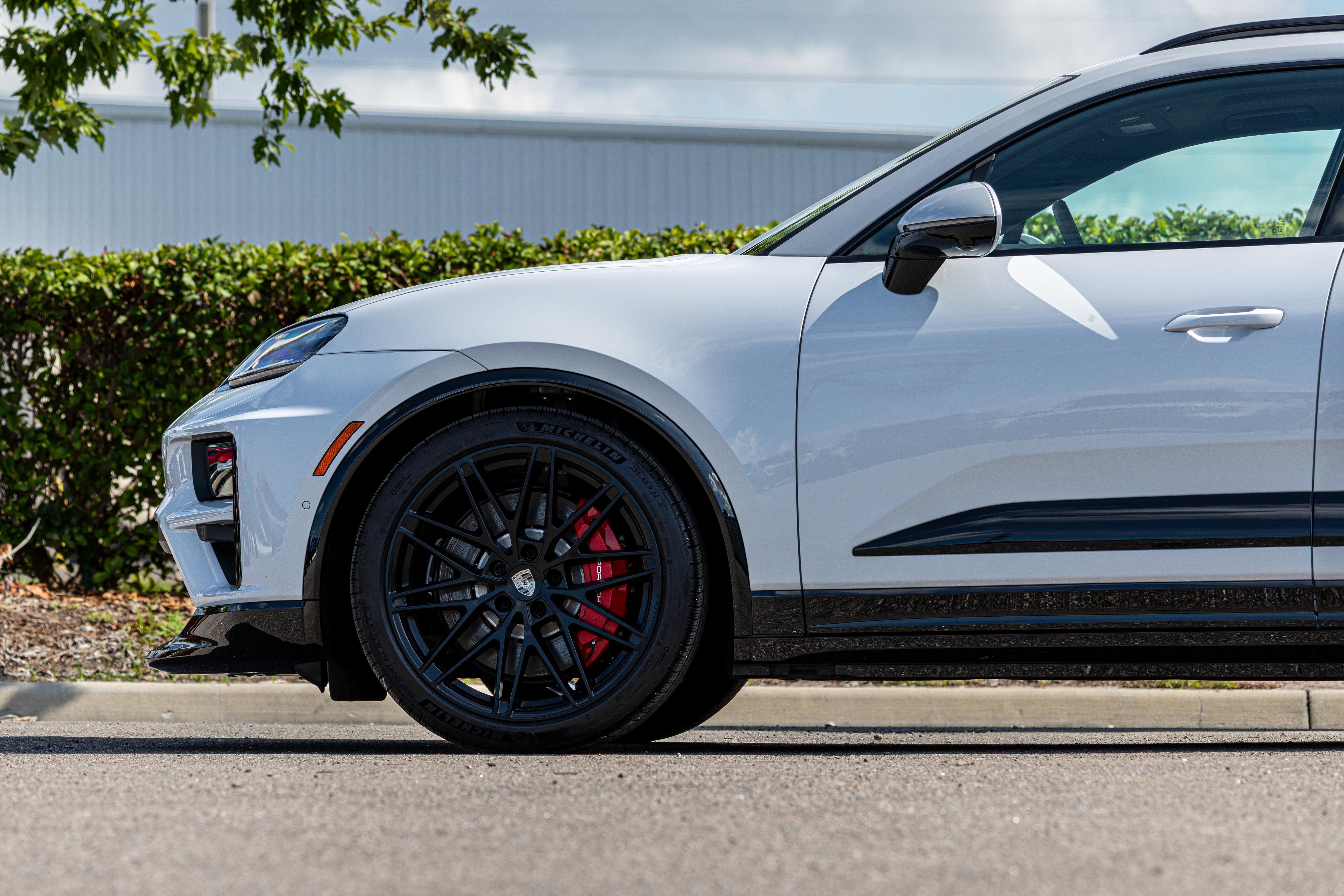 Used 2025 Porsche Macan Turbo Electric AWD/4WD image 34