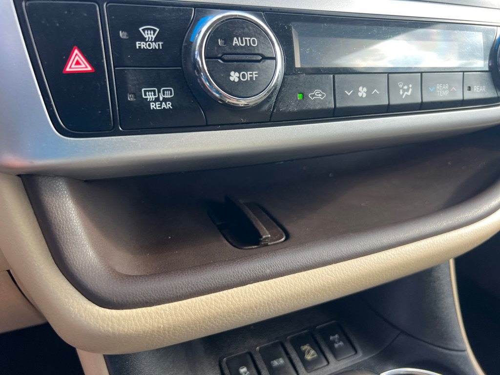 Used 2014 Toyota Highlander Limited AWD/4WD image 35