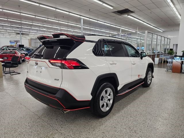 Used 2022 Toyota RAV4 XLE w/ Convenience Package image 4