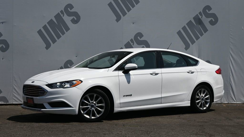 Used 2017 Ford Fusion SE FWD image 1