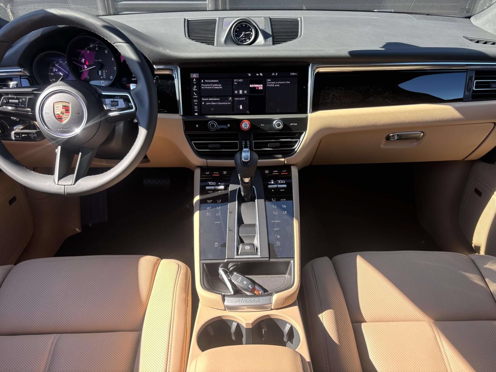 Used 2026 Porsche Macan AWD/4WD image 18
