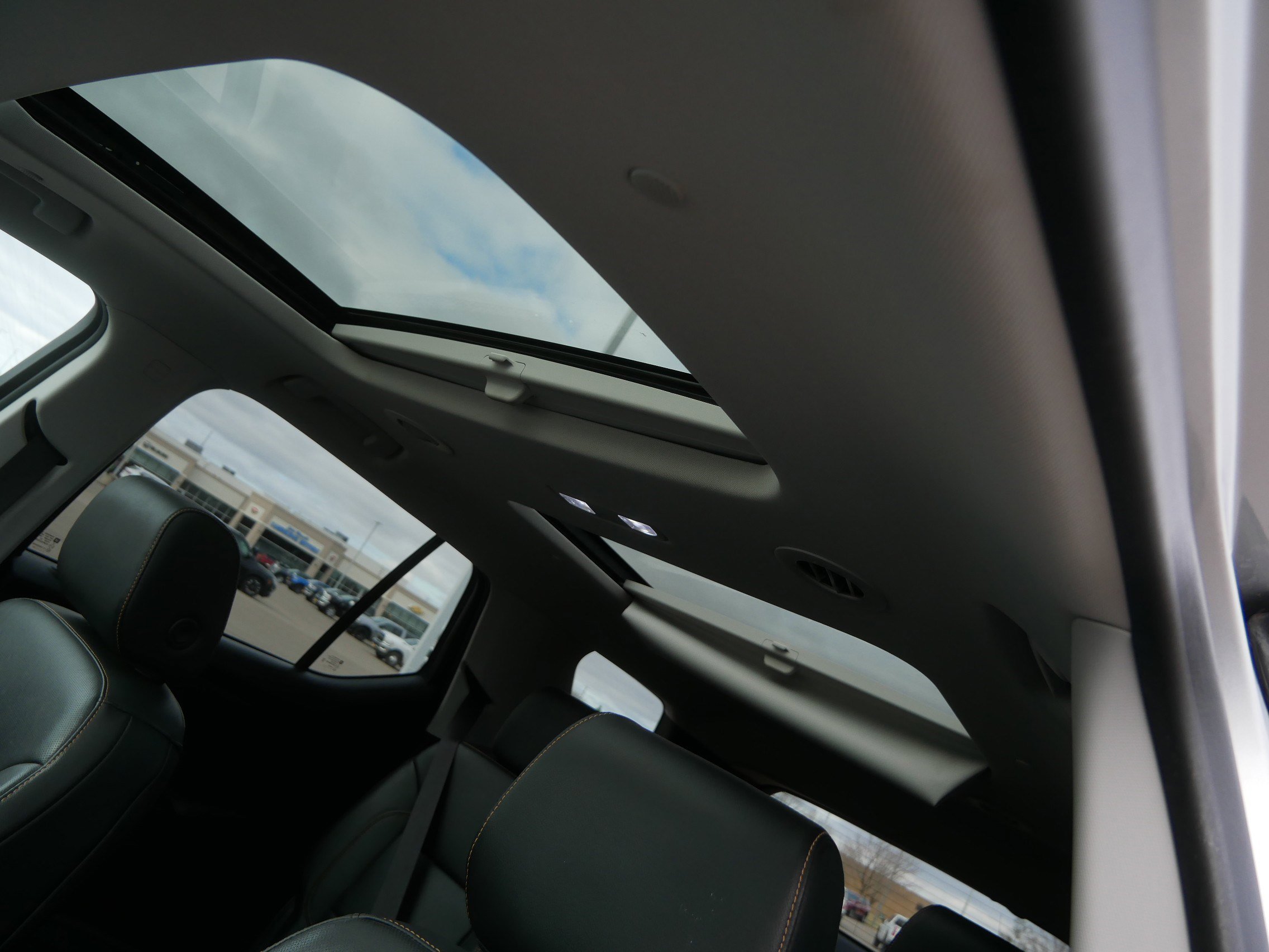 Used 2019 Chevrolet Traverse Premier AWD/4WD image 23