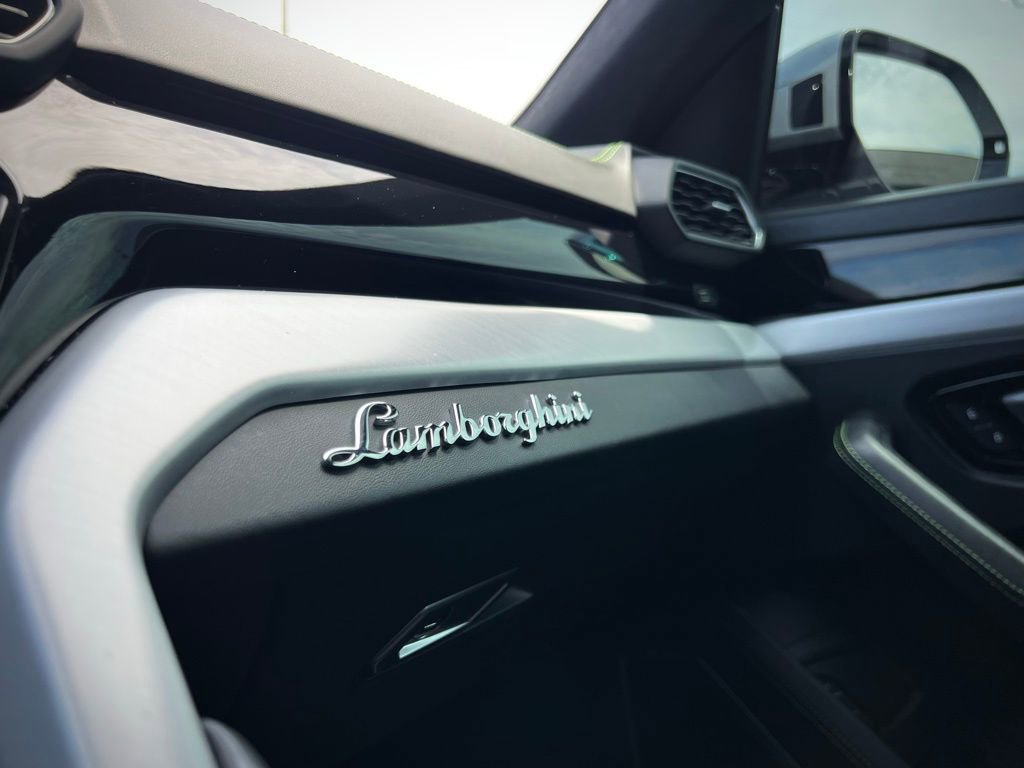 Used 2022 Lamborghini Urus image 75
