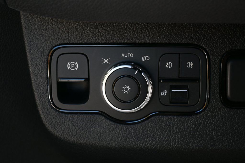 Used 2025 Mercedes-Benz Sprinter 2500 image 9