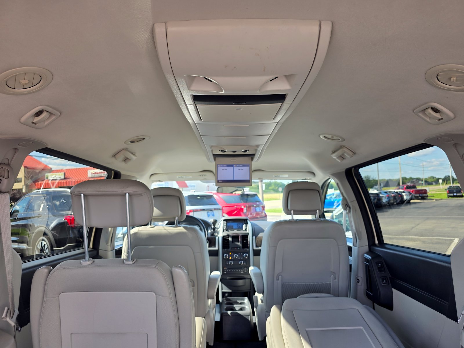 Used 2010 Dodge Grand Caravan SXT FWD image 13