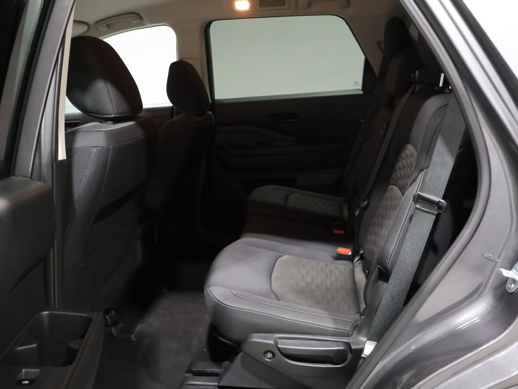 Used 2024 Nissan Pathfinder SV image 15