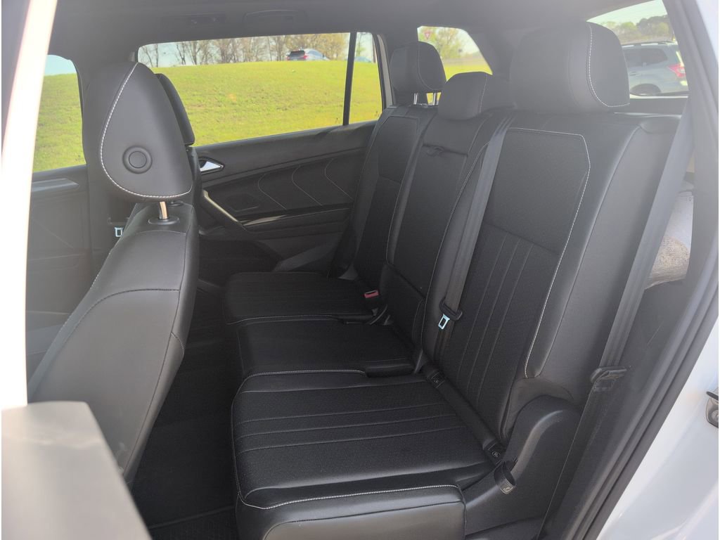 Used 2023 Volkswagen Tiguan SE R-Line image 28