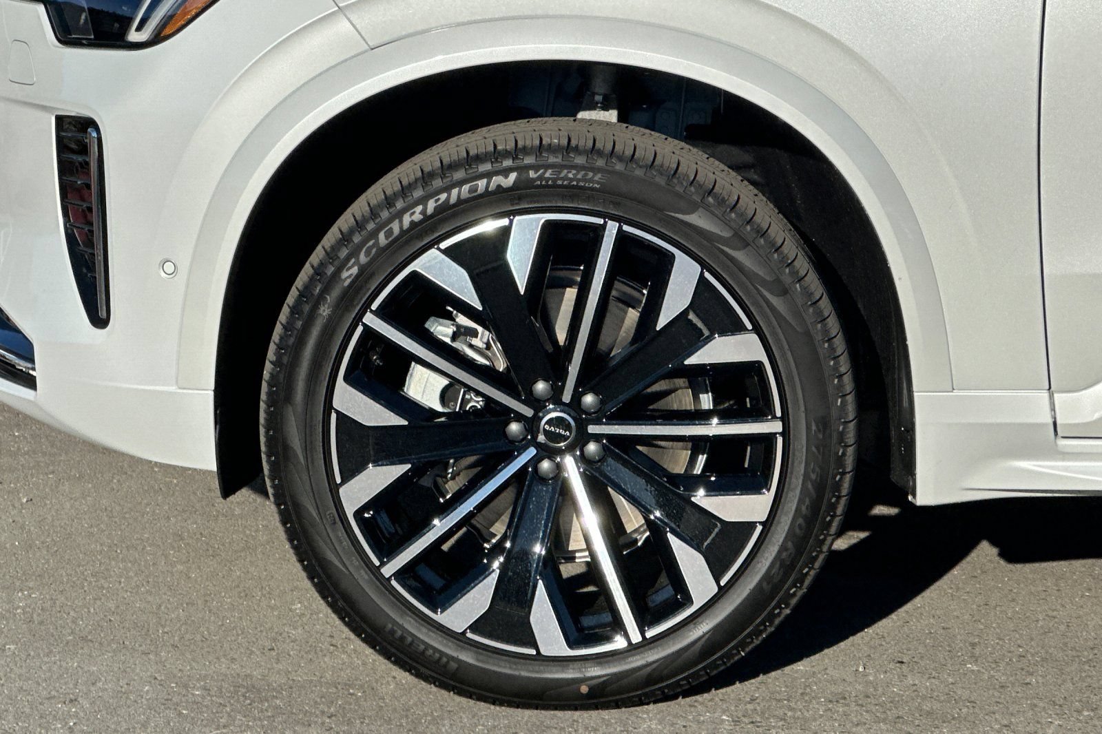 New 2026 Volvo XC90 B5 Plus w/ Protection Package AWD/4WD image 11