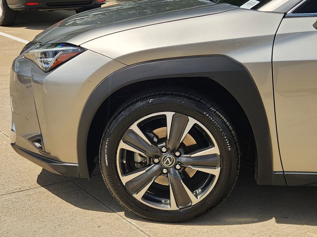 Used 2019 Lexus UX 200 w/ Premium Package image 8
