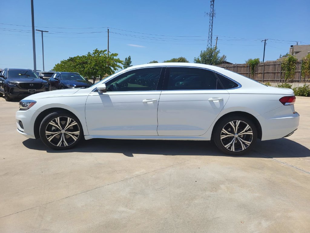 Used 2022 Volkswagen Passat 2.0T SE FWD image 4