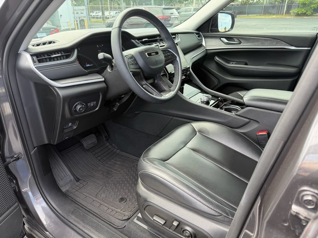 Used 2023 Jeep Grand Cherokee L Limited AWD/4WD image 11