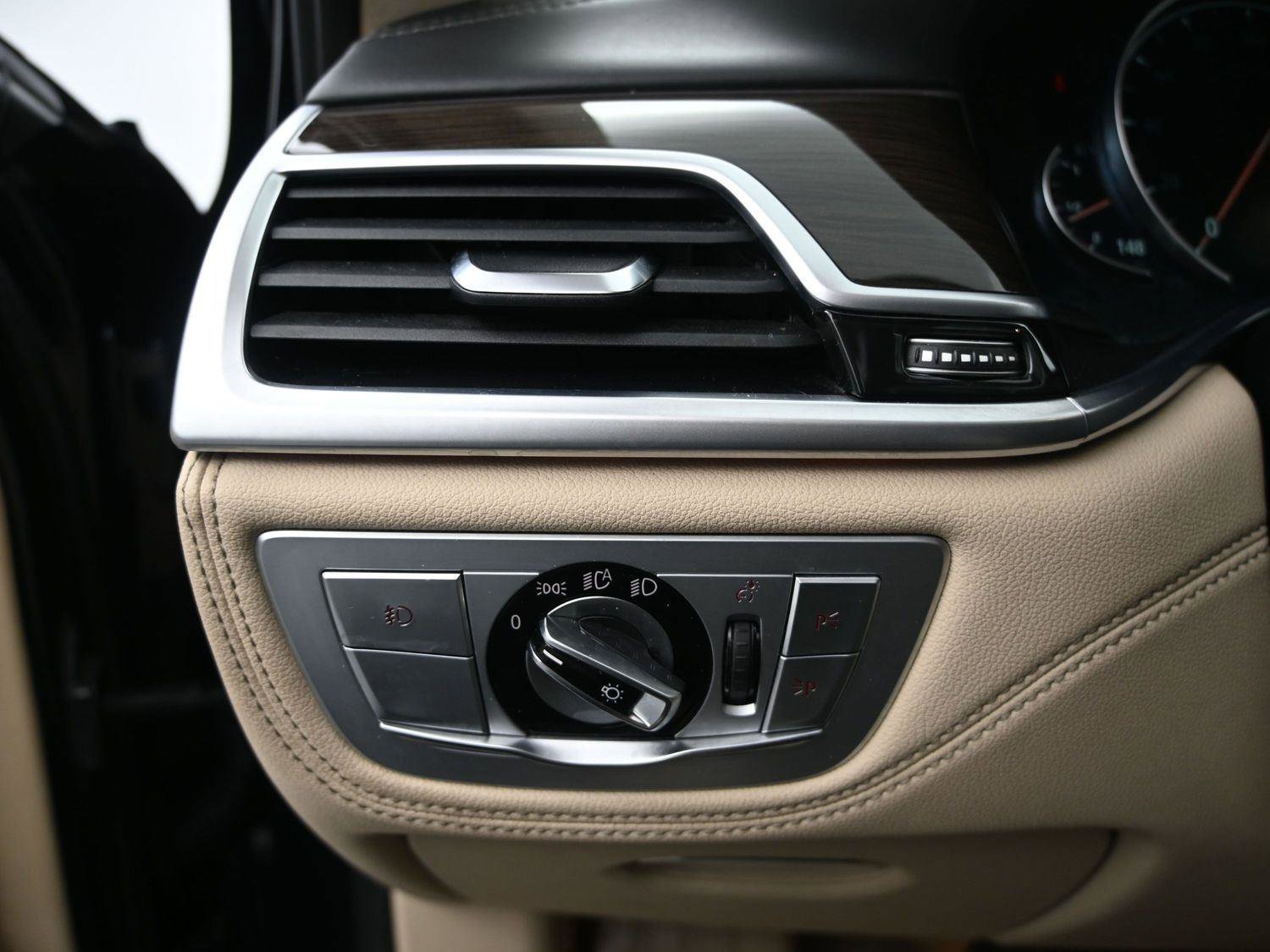 Used 2018 BMW 750i xDrive image 10