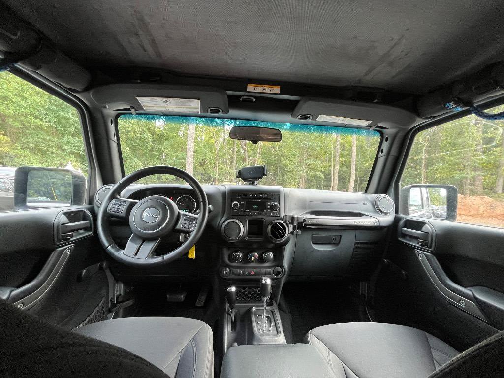Used 2016 Jeep Wrangler Unlimited Sport w/ Connectivity Group AWD/4WD image 24