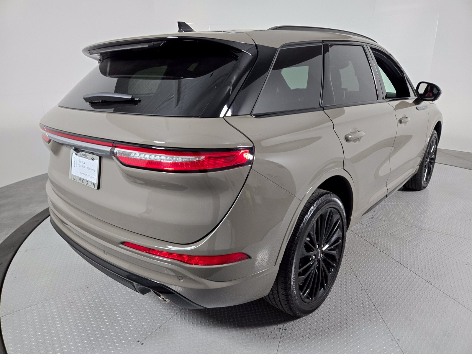 Certified 2025 Lincoln Corsair Reserve w/ Jet Appearance Package AWD/4WD image 4