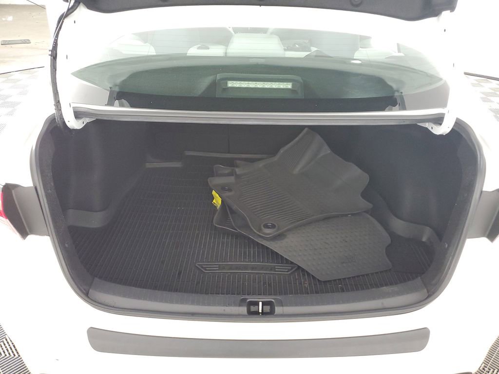 Used 2022 Toyota Corolla LE image 32