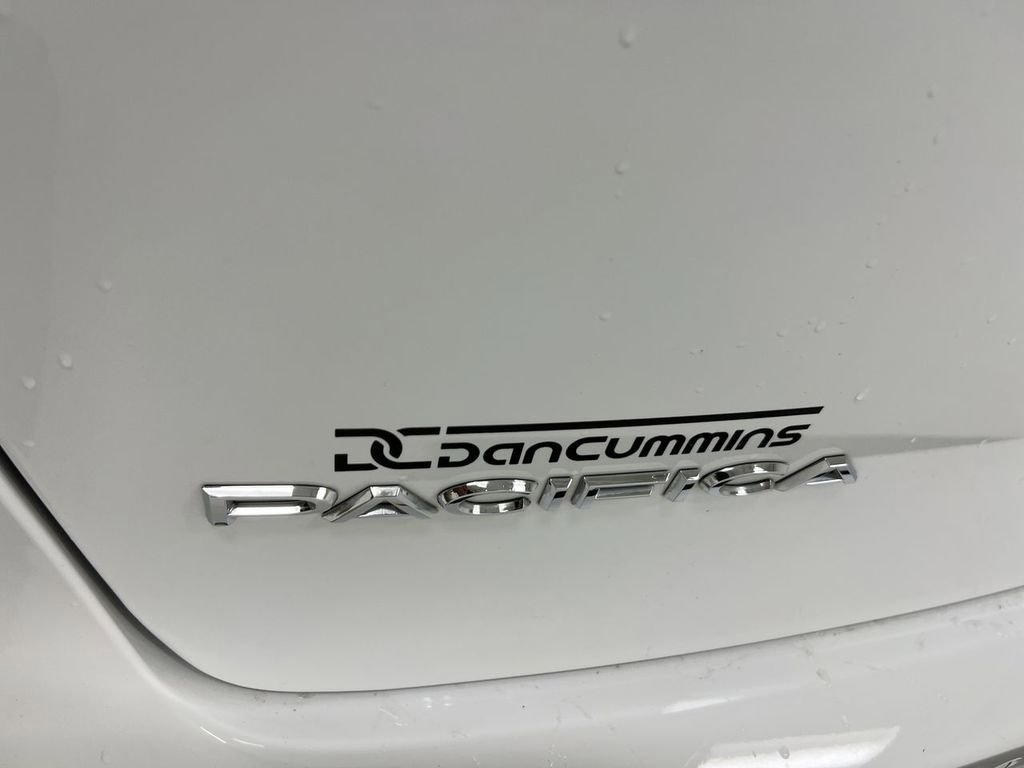 Used 2025 Chrysler Pacifica Select image 26