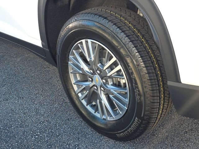 New 2027 Chevrolet Traverse LT w/ Driver Confidence Package FWD image 11