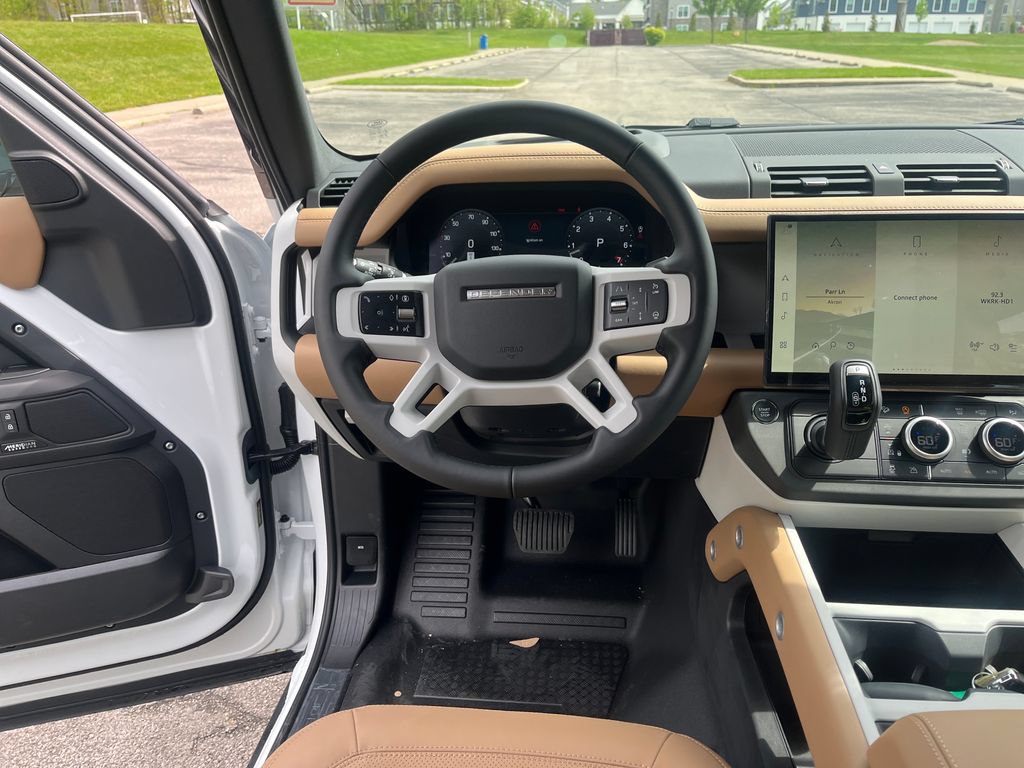 New 2026 Land Rover Defender 130 X-Dynamic SE AWD/4WD image 13