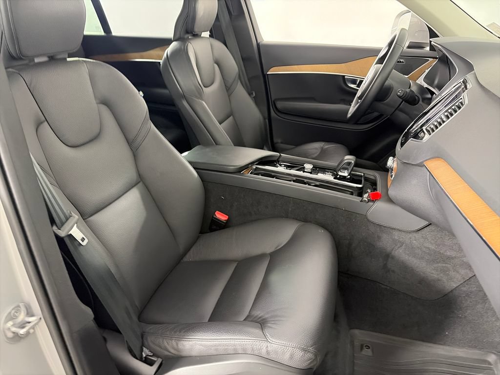 Used 2024 Volvo XC90 B5 Plus AWD/4WD image 31