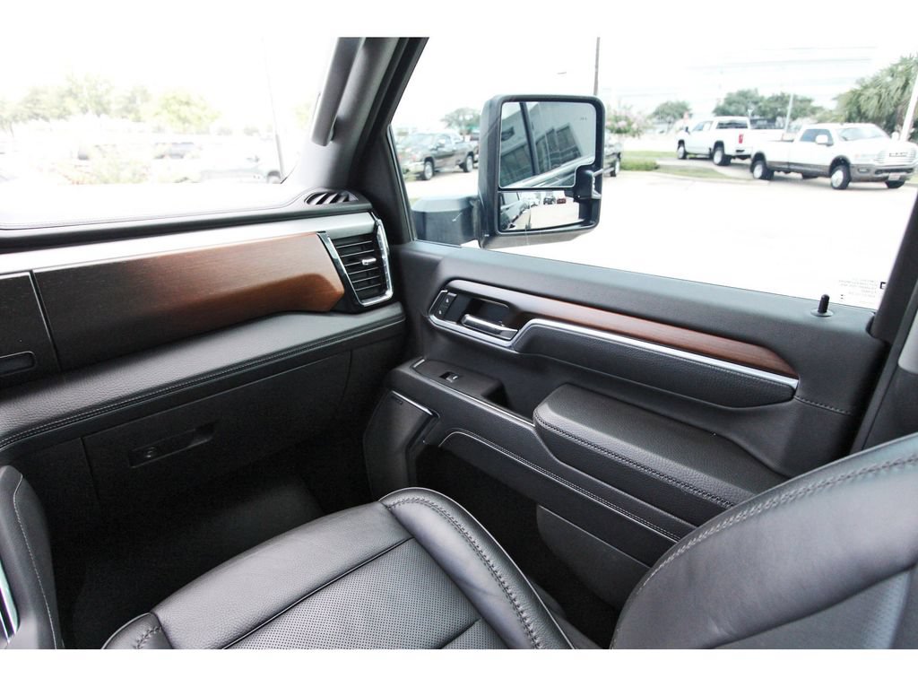 Used 2025 GMC Sierra 2500 Denali w/ Denali Reserve Package AWD/4WD image 8