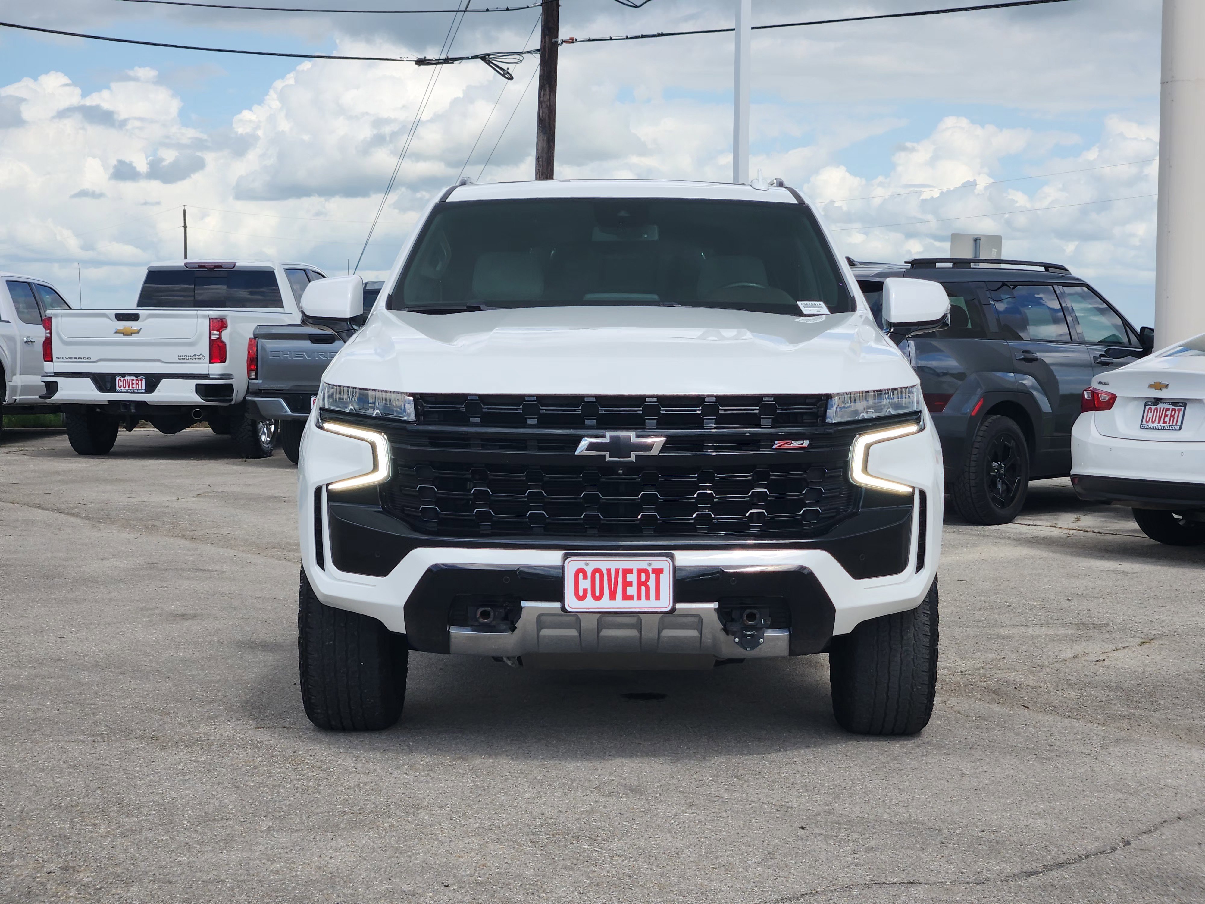 Used 2023 Chevrolet Tahoe Z71 w/ Luxury Package AWD/4WD image 2