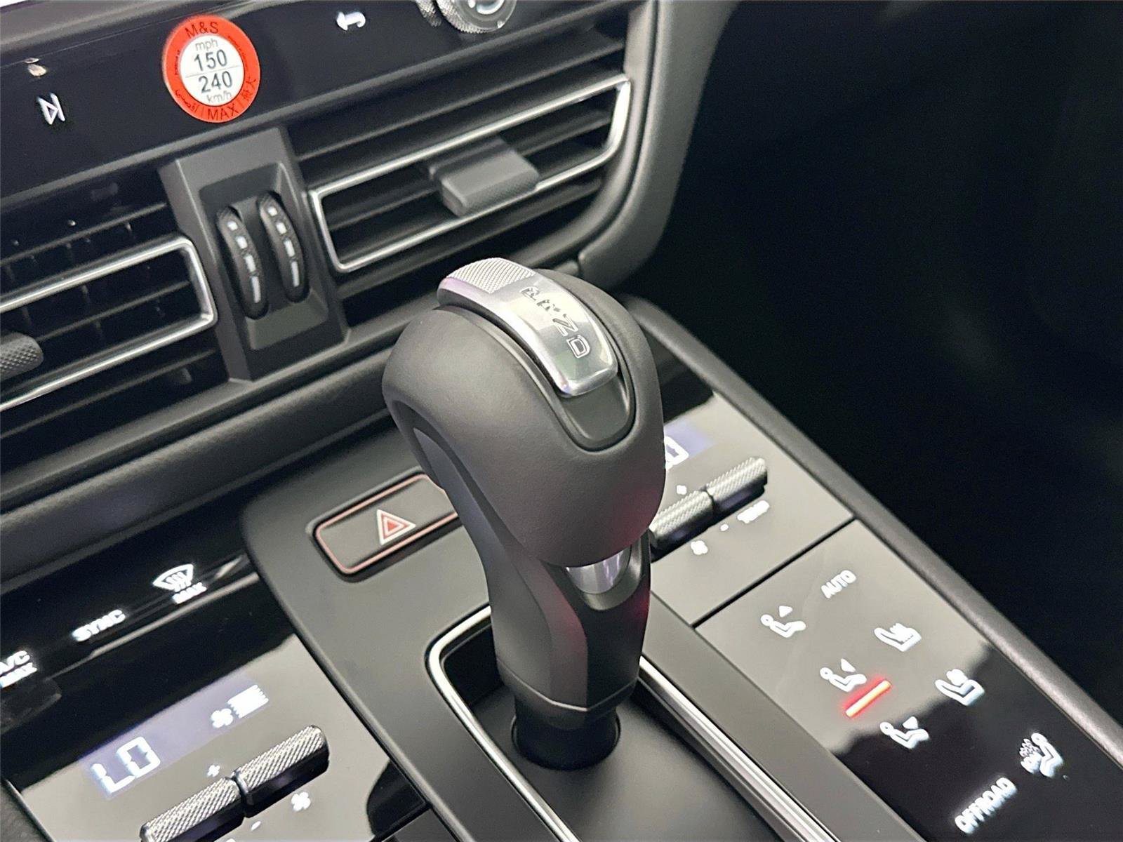 Certified 2026 Porsche Macan Turbo AWD/4WD image 34