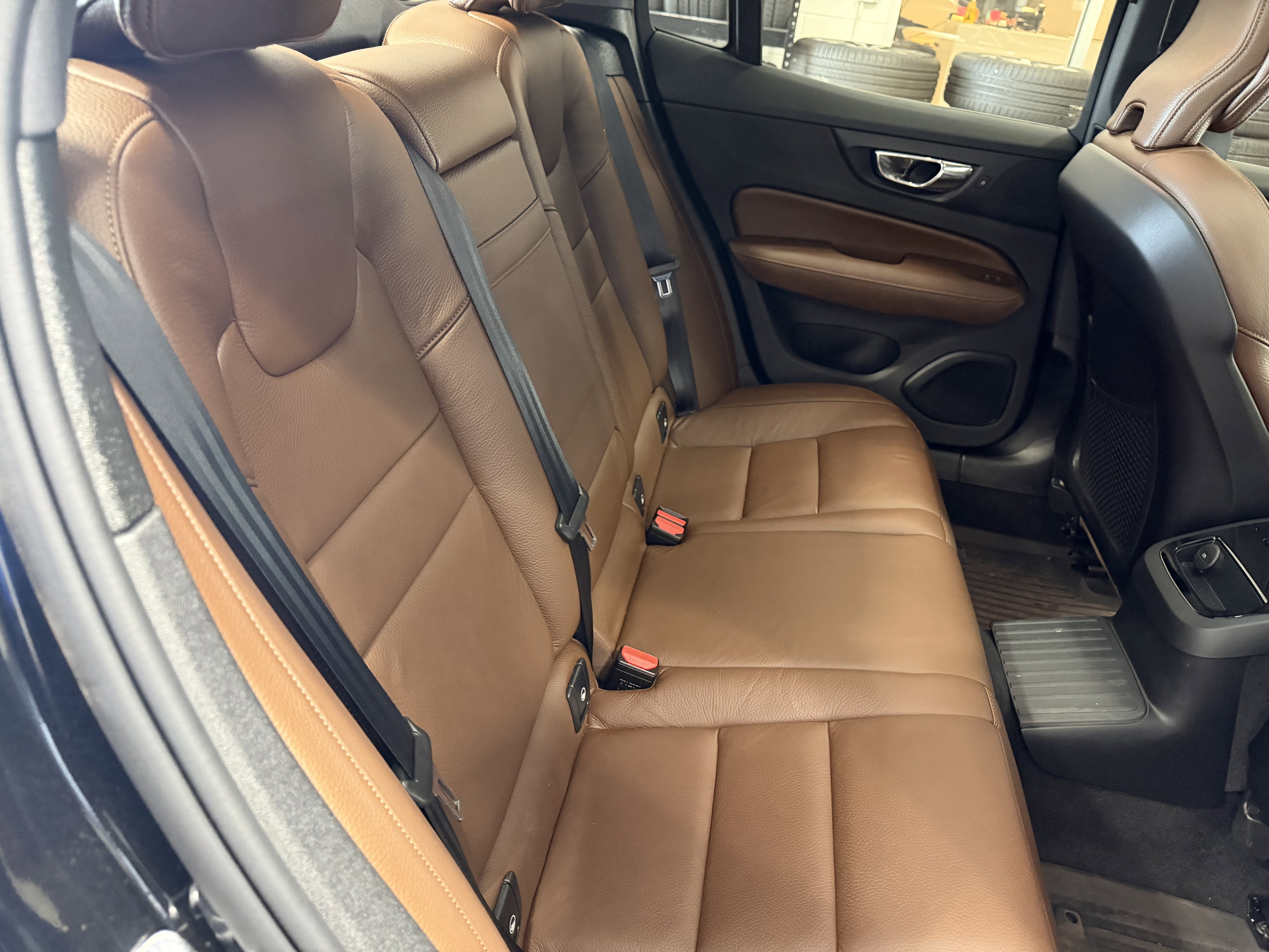 Used 2021 Volvo S60 T8 Inscription image 29