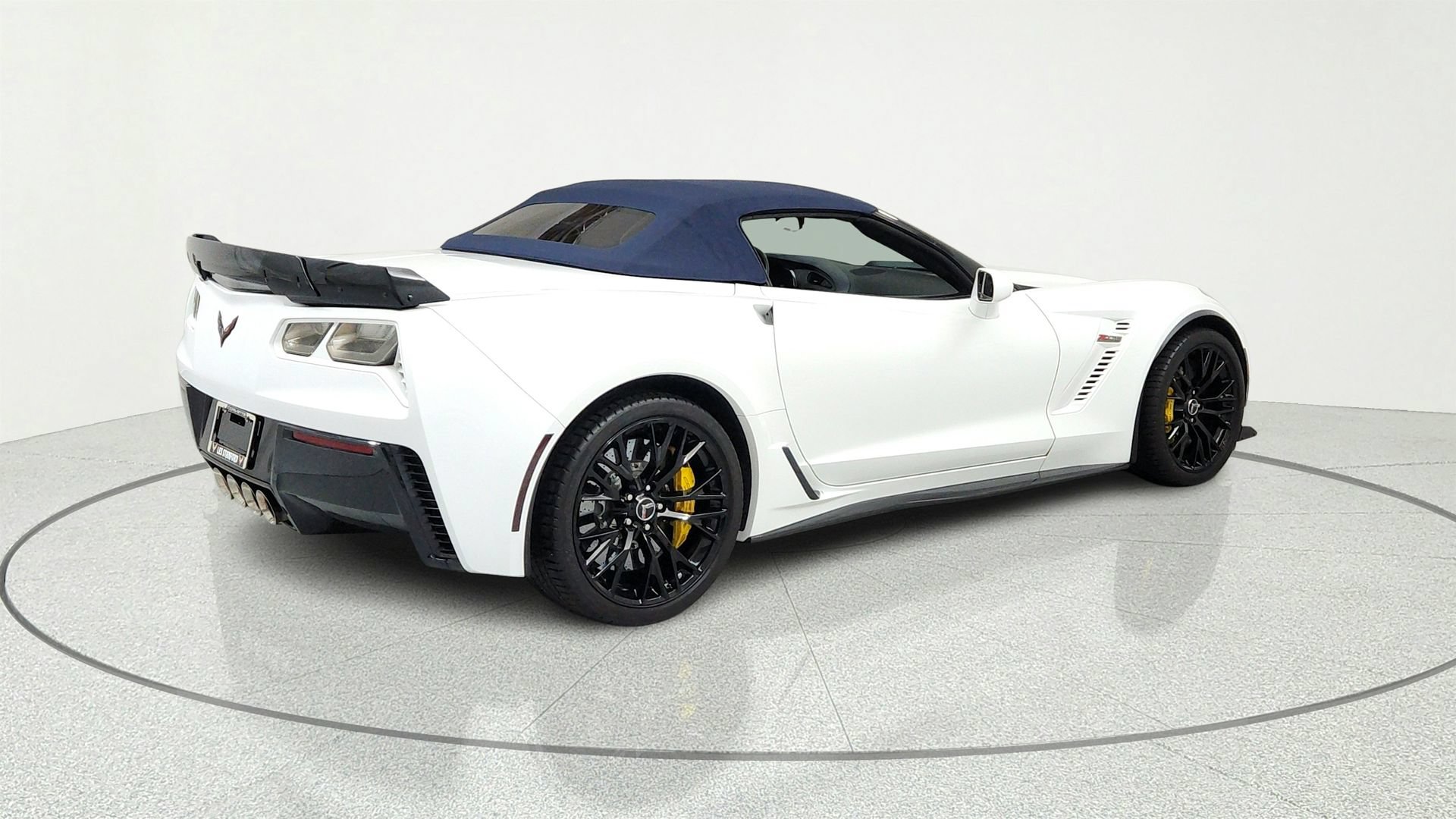 Used 2015 Chevrolet Corvette Z06 w/ 3LZ Preferred Equipment Group RWD image 5