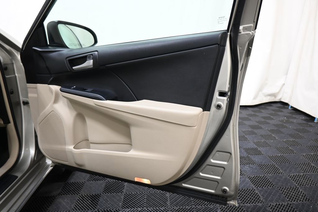 Used 2014 Toyota Camry LE FWD image 31