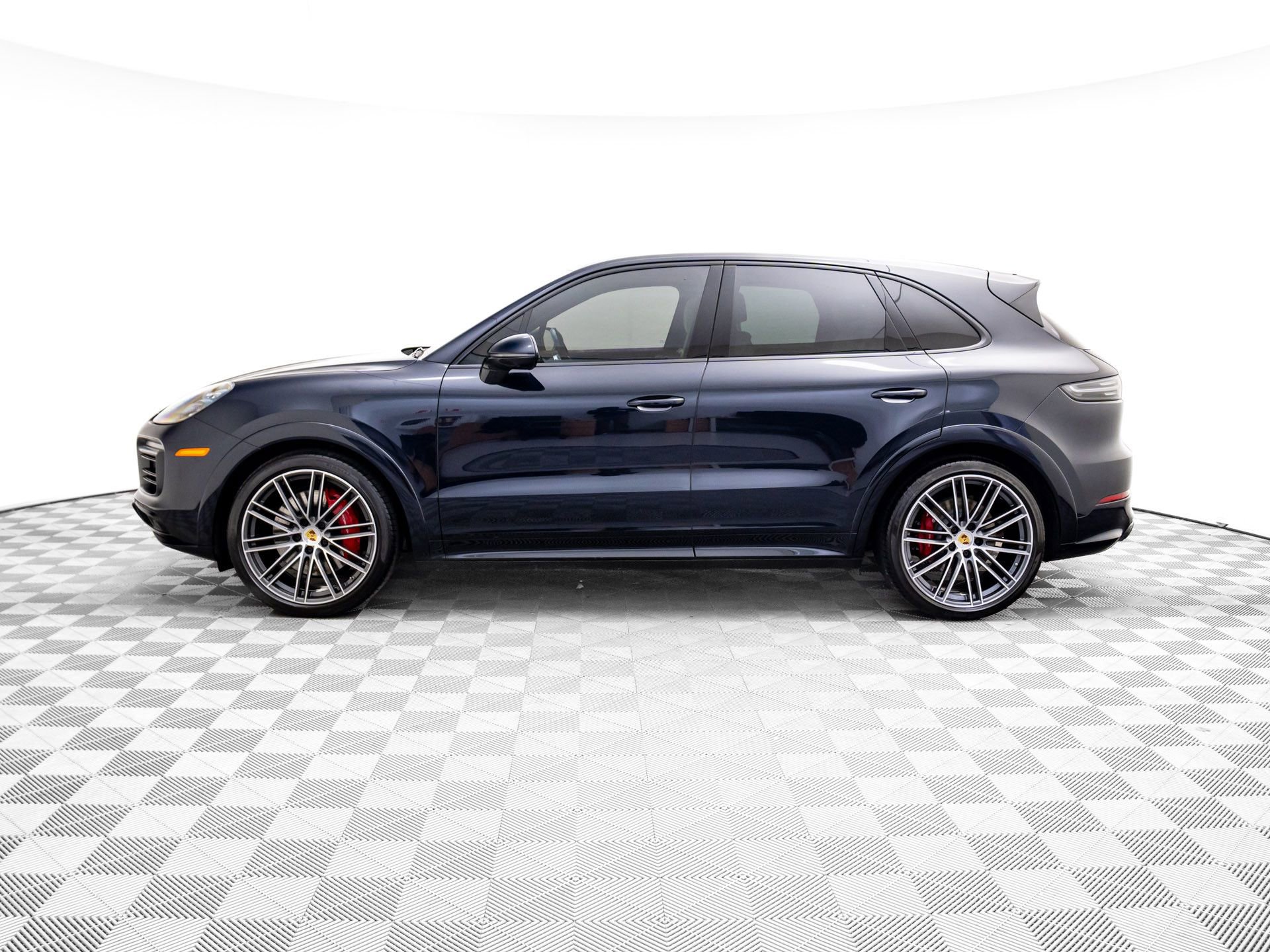 Used 2021 Porsche Cayenne GTS image 2