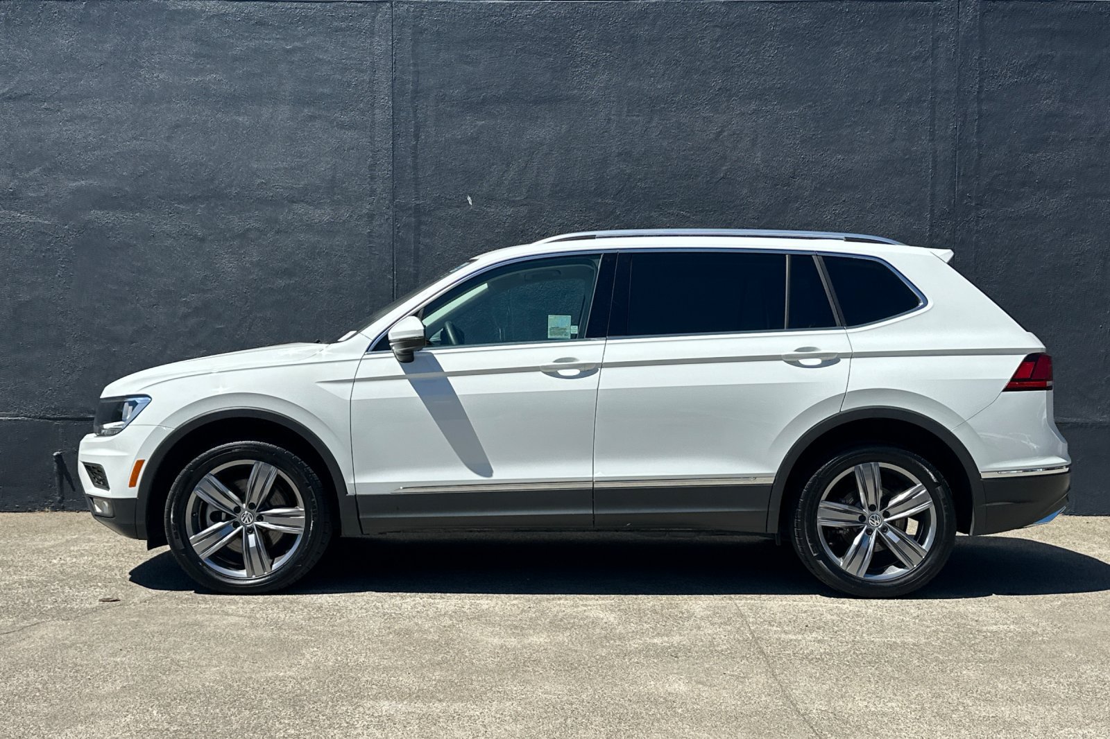 Used 2020 Volkswagen Tiguan SEL AWD/4WD image 5