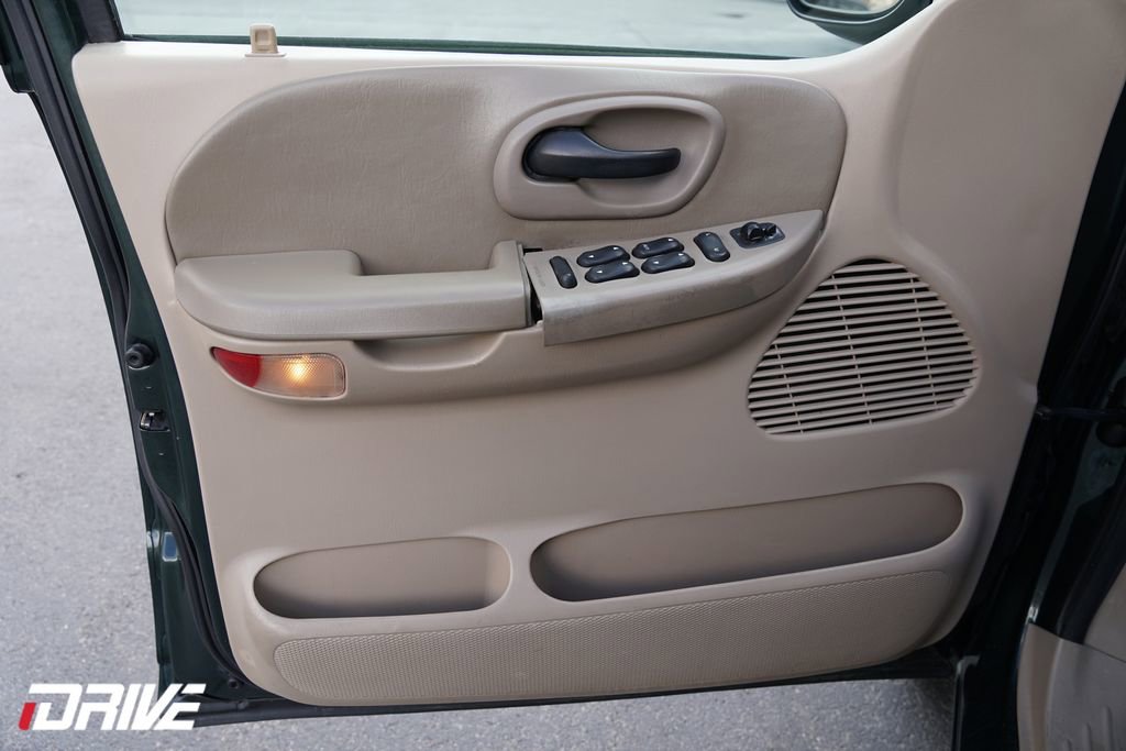 Used 2001 Ford F150 Lariat image 17