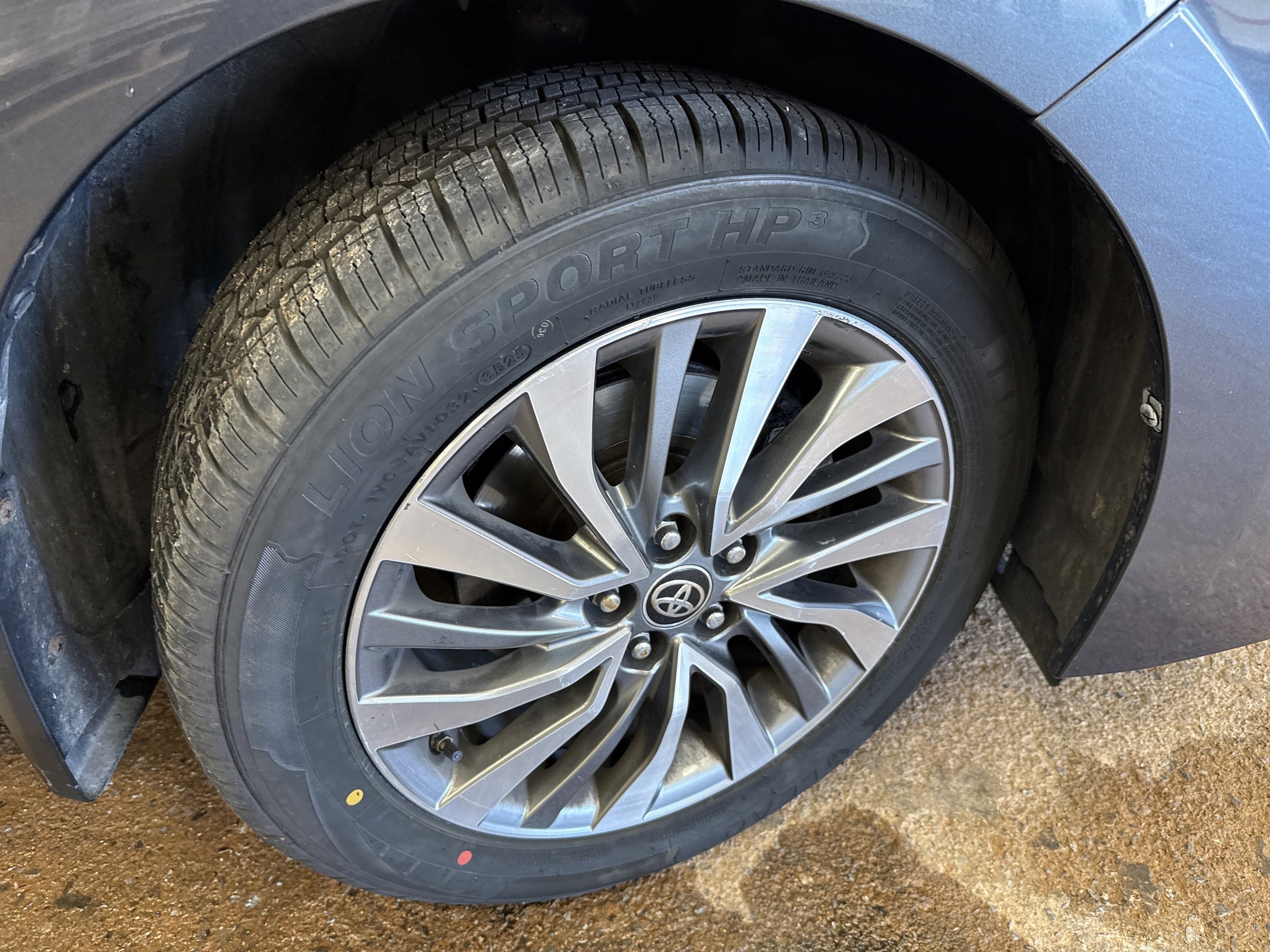 Used 2017 Toyota Corolla XLE w/ Carpet Mat Package (TMS) FWD image 12