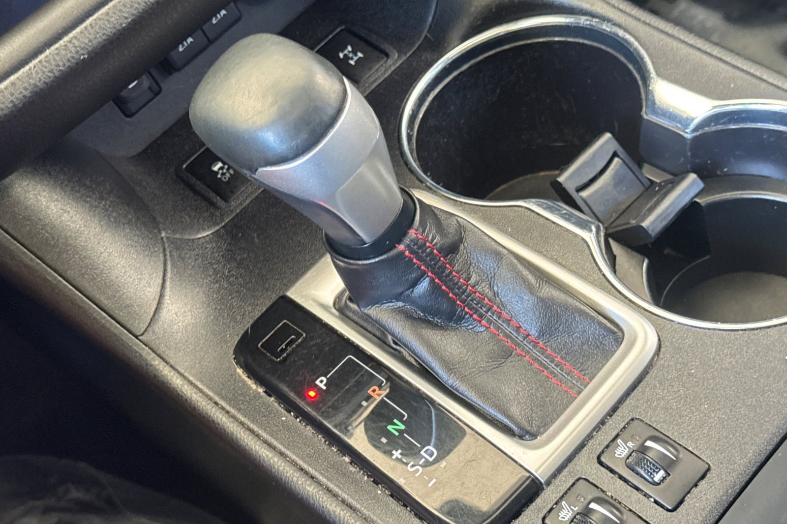 Used 2019 Toyota Highlander SE AWD/4WD image 17