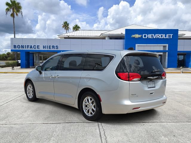 Used 2022 Chrysler Voyager LX FWD image 3
