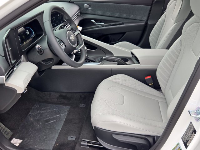 New 2026 Hyundai Elantra SEL Sport FWD image 5