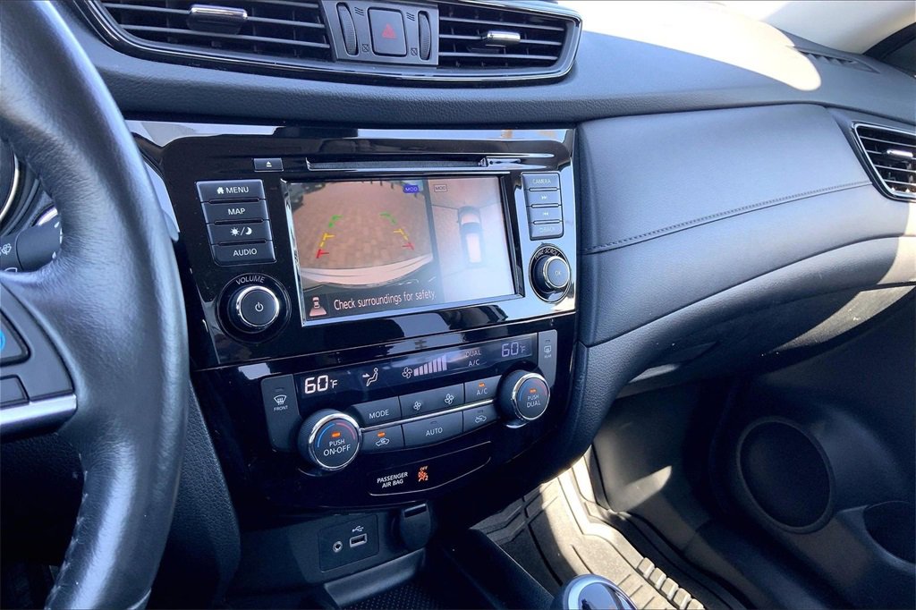 Used 2019 Nissan Rogue SV w/ Premium Package image 14