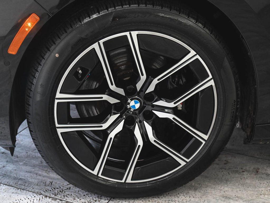 Used 2023 BMW i7 xDrive60 w/ Executive Package 2 image 7