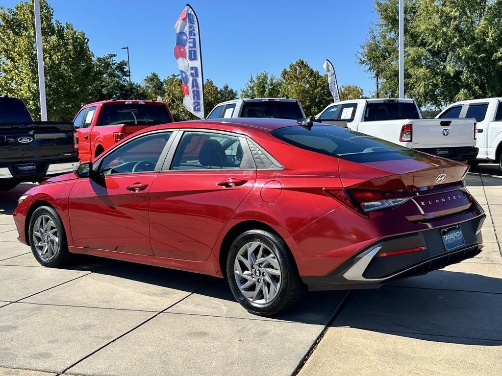Used 2024 Hyundai Elantra SEL image 16