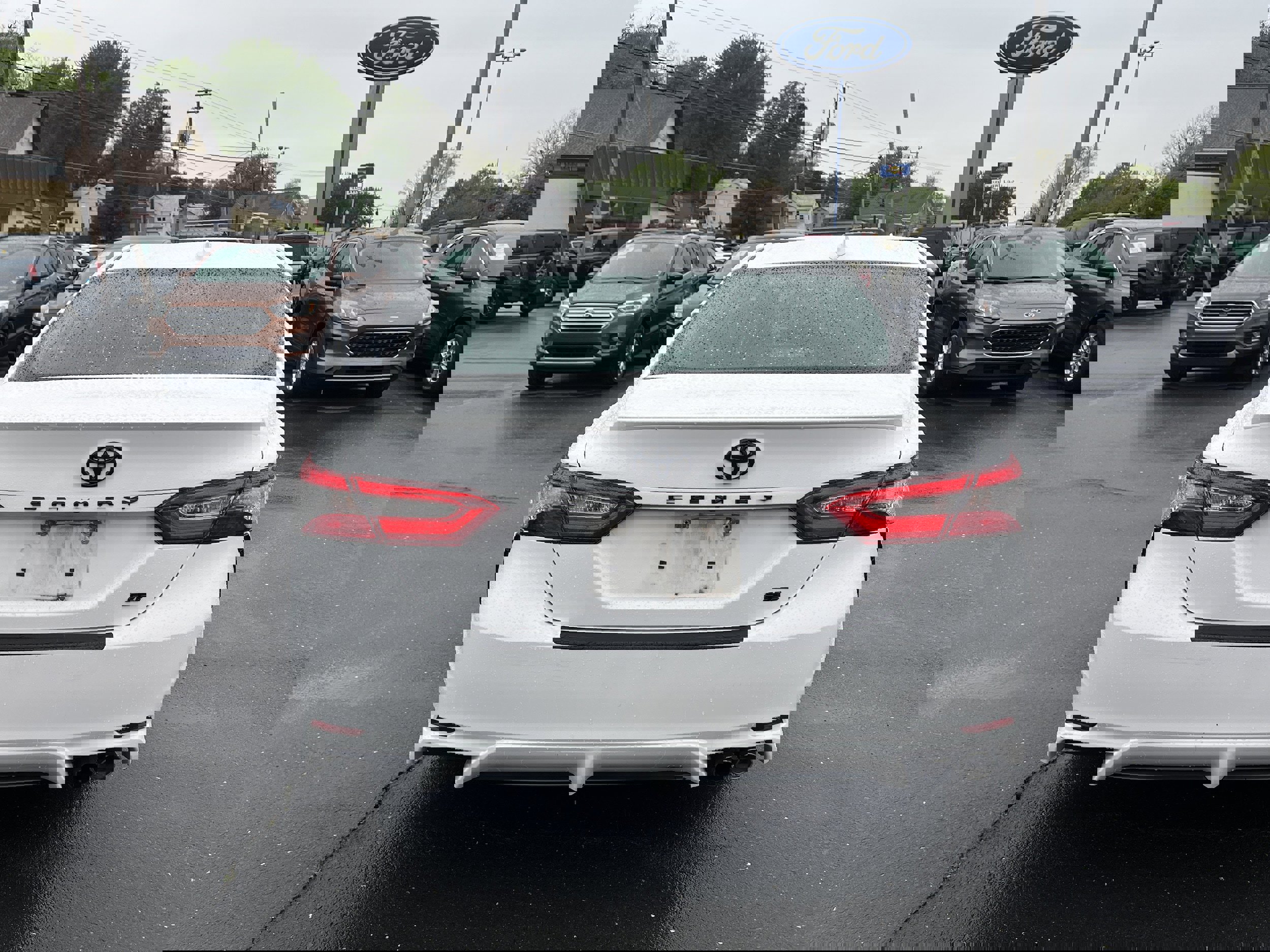 Used 2019 Toyota Camry SE FWD image 5