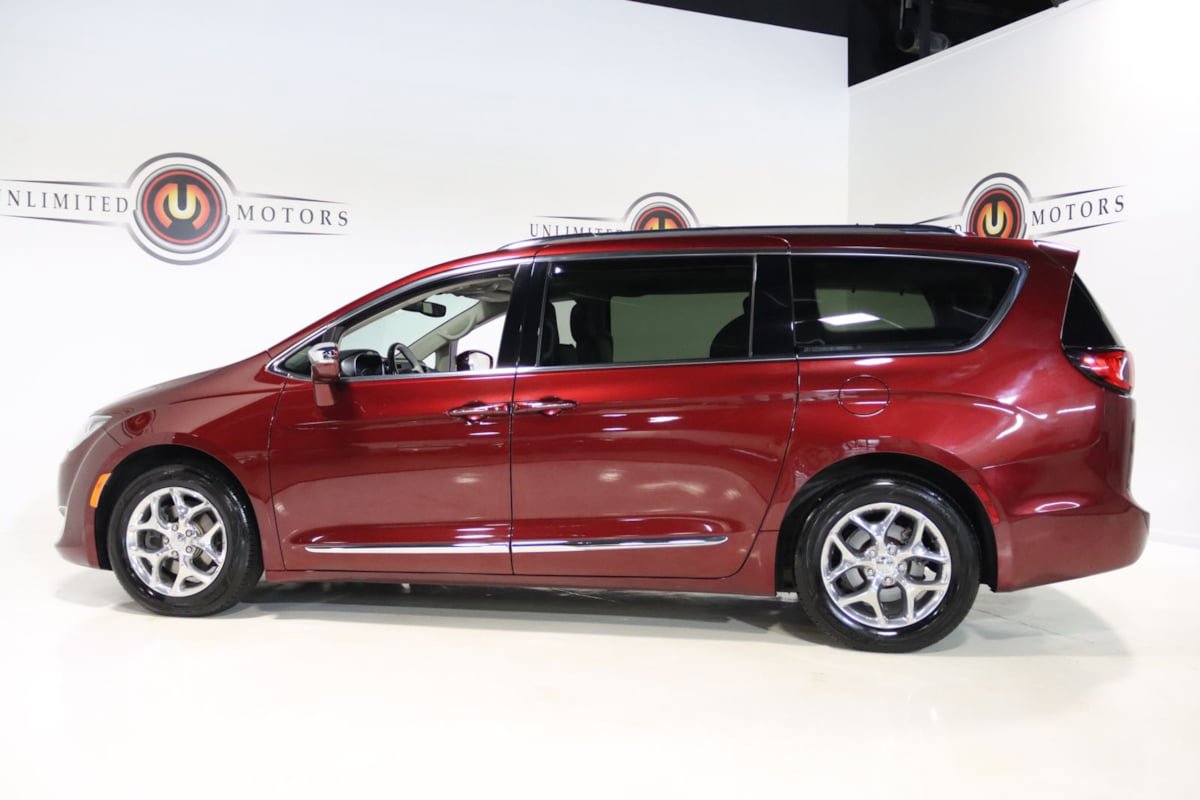 Used 2018 Chrysler Pacifica Limited FWD image 31