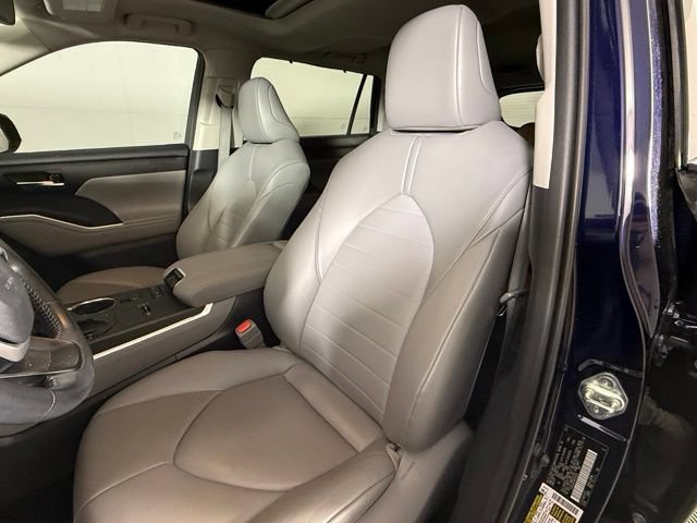 Used 2022 Toyota Highlander XLE FWD image 6